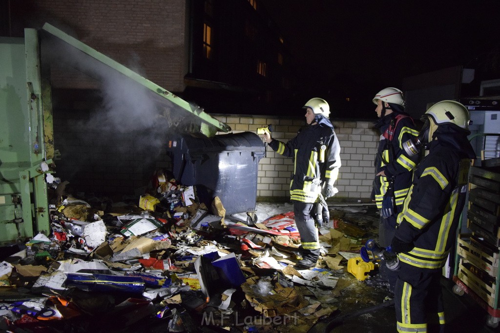 Feuer Papp Presscontainer Koeln Hoehenberg Bochumerstr P404.JPG - Miklos Laubert